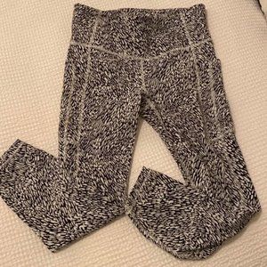 Athleta Ultimate Stash Textured 7/8 Tight - size XXS